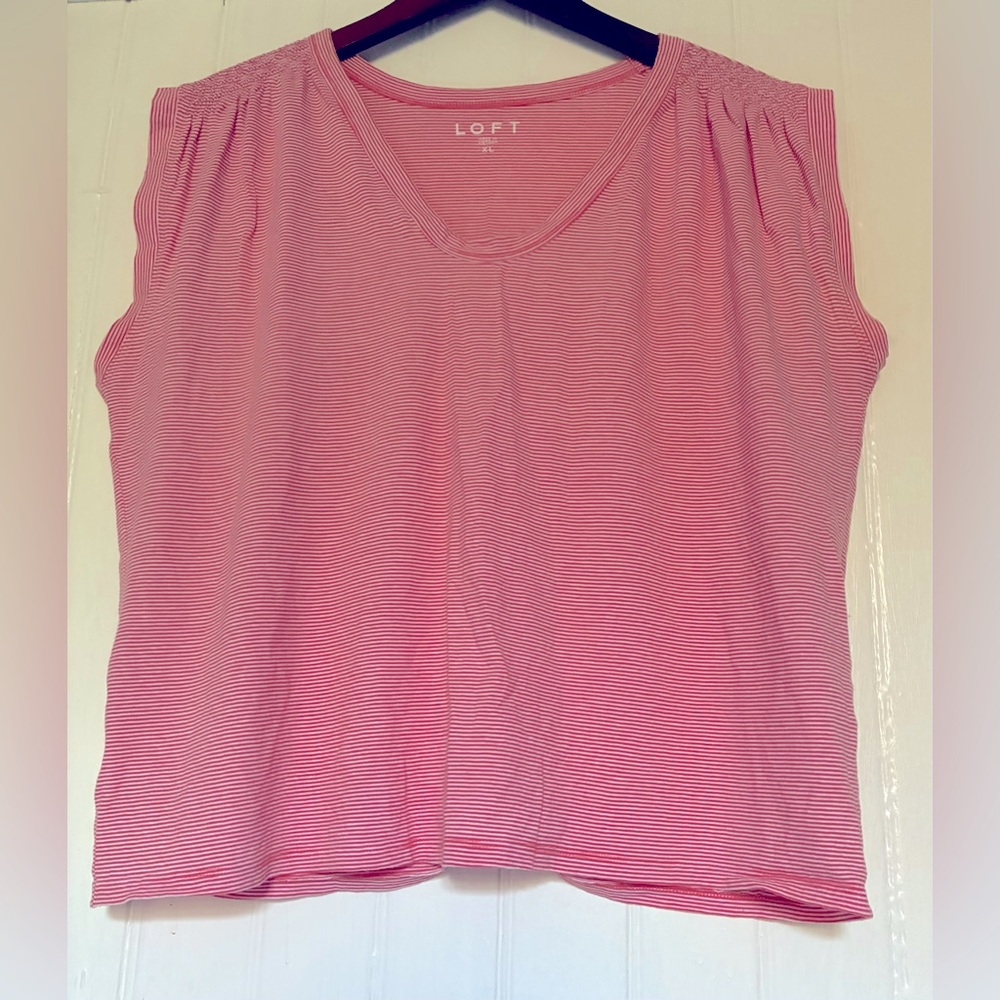 LOFT Striped Sleeveless Blouse, Red & White, V-neck, Ruched Shoulders, sz XL